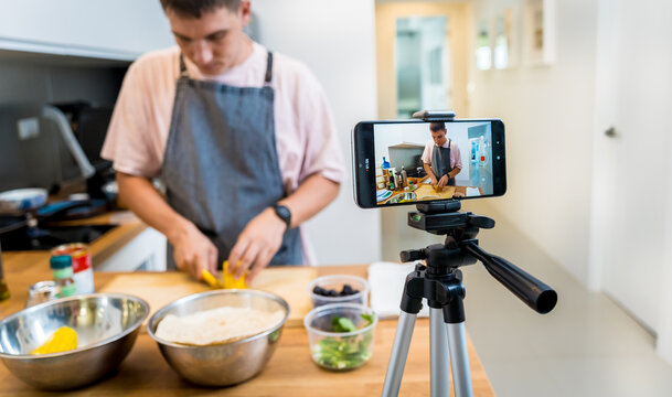 The chef is broadcasting live from workshop how to prepare a vegetarian food