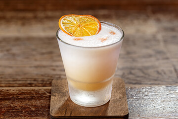 Classic drink based on whiskey or bourbon, with cane syrup and lemon juice.