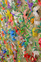 PET-Flaschen werden zu bunten Blüten, PET-Bottles=Flowers