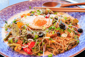 夏野菜たっぷりのミーゴレン。
おしゃれなマドラーのレモンサワー。
美術館、ライブハウスを兼業している素敵な海の家。

日本国神奈川県三浦市荒井浜。
2024年6月撮影。

