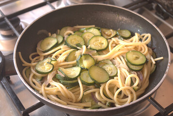 spaghetti with zucchini