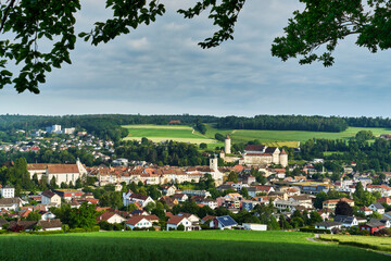 Obraz premium Pruntrut (Porrentruy) ist eine Kleinstadt, politische Gemeinde und Hauptort des gleichnamigen Bezirks im schweizerischen Kanton Jura sowie der Region Ajoie