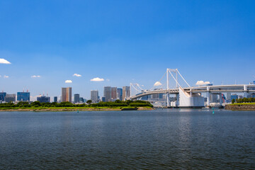 東京都 お台場海浜公園から見るレインボーブリッジ