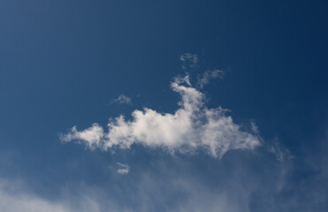Zarte Wolken schnelles Wetter