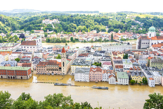 hochwasser in Passau vom Oberhaus gesehen