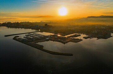 Amanecer puerto Vilanova de Arousa  © peba