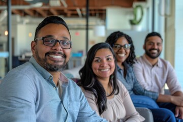 Obraz premium A diverse group of individuals from the tech industry sitting closely together, showcasing unity and camaraderie