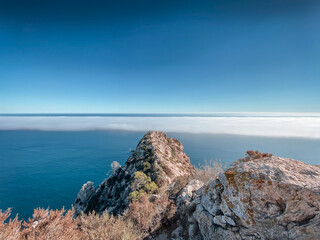 Fototapeta premium Hoch über der spanischen Küste: Penon de Ifach bei Calpe