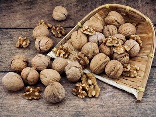 신선한 자연 유기농 견과류 호두