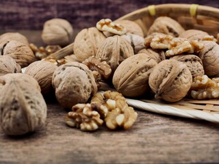 신선한 자연 유기농 견과류 호두