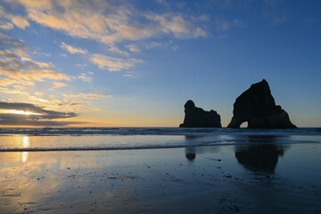 Wharariki Beach(Windows 10 Wallpaper)