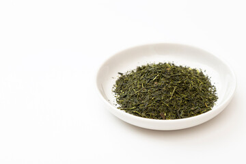 白背景に緑茶の葉