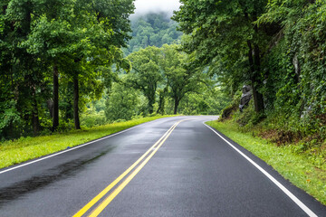 Fototapeta premium A long way down the road going to Great Smokey Mountains NP, Tennessee