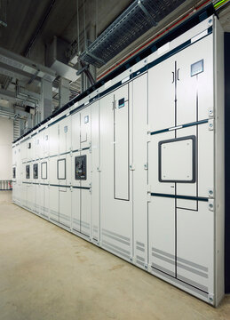 Power unit for distribution of electricity at data center
