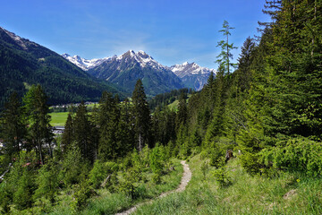 Naturpark Lechtal  Österreich  Tirol   Blick ins Lechtal und zu den Lechtaler Alpen © JRG