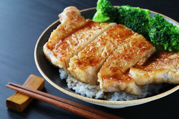 ポークステーキ丼