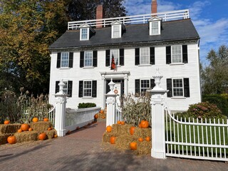 The Ropes mansion, a historic home in Salem, Massachusetts is operated as a muse and was a filming location for the movie Hocus Pocus