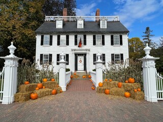 The Ropes mansion, a historic home in Salem, Massachusetts is operated as a muse and was a filming location for the movie Hocus Pocus