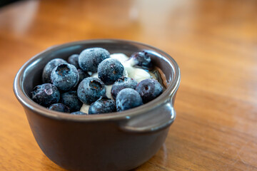 お皿に盛られたブルーベリー