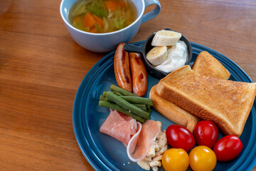 ヘルシーなトーストの朝食