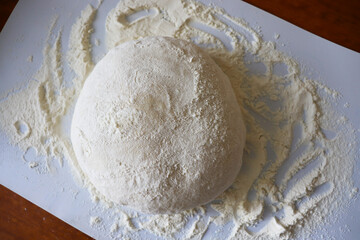 process of preparing yeast dough for filled pies © Palanga