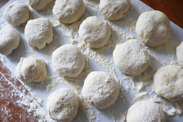process of preparing yeast dough for filled pies © Palanga