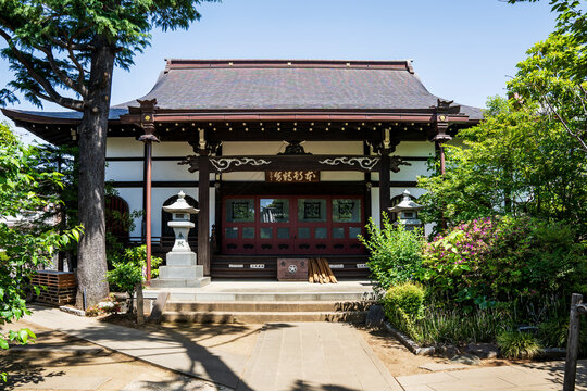 The main hall of Tsukimi-dera temple (also called Hongyo-ji) in Yanaka district, Tokyo.