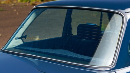 Obraz premium Rear window on a car