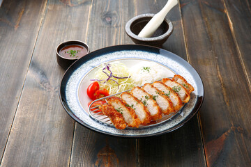 Sirloin pork cutlet on the background of the tree 나무배경 위에 등심돈까스