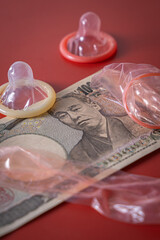 お金 現金 コンドーム 避妊 安全 セックス 愛情