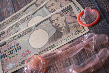 お金 現金 コンドーム 避妊 安全 セックス 愛情
