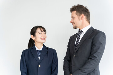 英会話・英語の先生・教師と女子高校生・中学生の生徒
