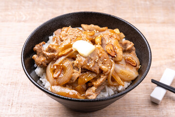 豚肉のガリバタ丼