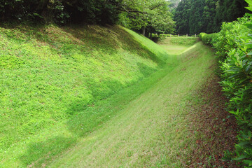 Obraz premium 山中城跡の「三の丸堀」【日本百名城・国指定史跡】日本静岡県三島市