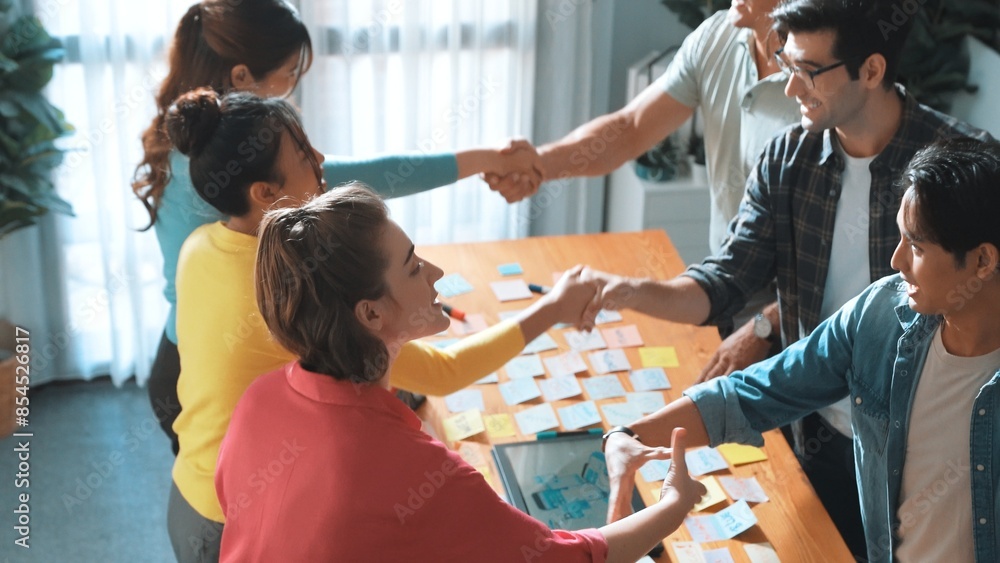 Poster top down view of smart business people shaking hands and making a contract. aerial view of architect
