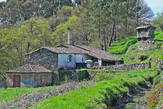 Paesaggi di Galizia, vecchie fattorie ed Horreo sul cammino Primitivo di Santiago di Compostela - Galizia, Spagna