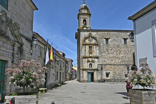 Paesaggi di Galizia, la piazza centrale di Melide sul cammino Primitivo di Santiago di Compostela - Galizia, Spagna