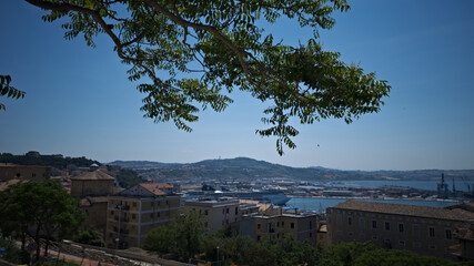 Porto di Ancona visto dal parco del Cardeto