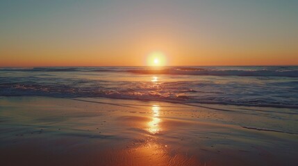 Obraz premium Sunrise rising over the beach shore