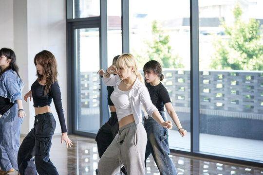 「댄서」の写真素材 | 2,150件の無料イラスト画像 | Adobe Stock