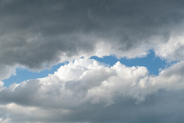 Obraz premium Dramatic heavy cloud sky, puffy clouds, Amazing picture of heaven light of nature