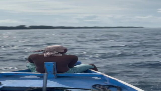 Video pescatore in Indonesia