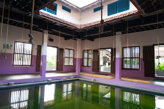 The Ponnani Juma Masjid, also known as the Ponnani Valiya Jumath Palli, is a Friday mosque, located in Ponnani,