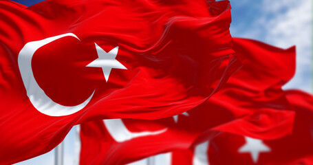 Obraz premium Turkish national flags waving in the wind on a clear day