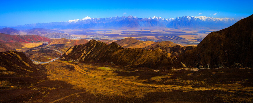 Qilian Mountain Grassland Snow Mountain Scenery