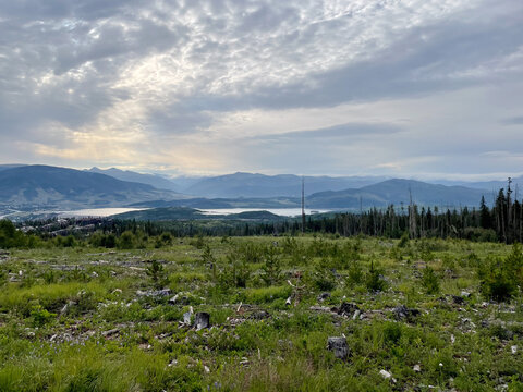Scenic view of Lake Dillon, Colorado, with mountains and cloudy sky.