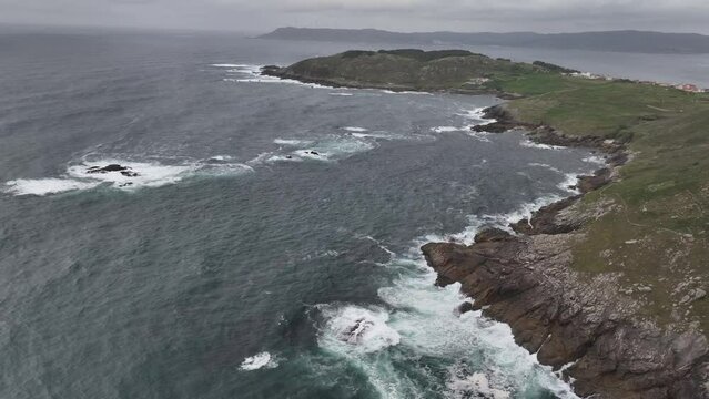 Olas rompiendo con fuerza en la Costa Atlantica