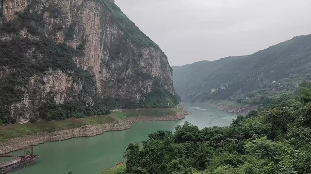 The cargo ship is sailing on the rainy Wujiang River