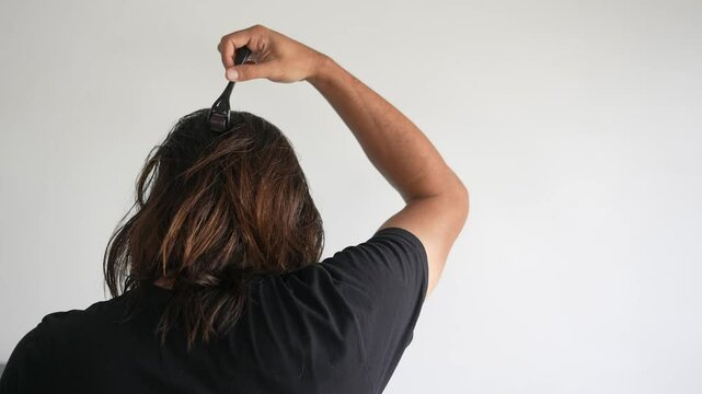 man using roller hair on his scalp to prevent baldness,  Balding