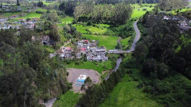 Experience the serene beauty of Guitig, nestled in the heart of Pichincha Province, Ecuador. This aerial footage captures the lush landscapes and tranquil atmosphere of this charming neighborhood.